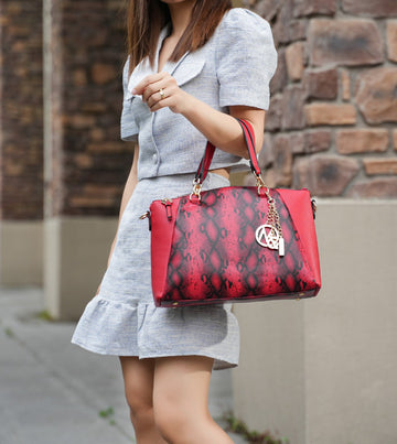 Addison Shoulder Bag and Wristlet Set in Black view 2 - Addisyn Shoulder Bag Jw Pei (one-piece)