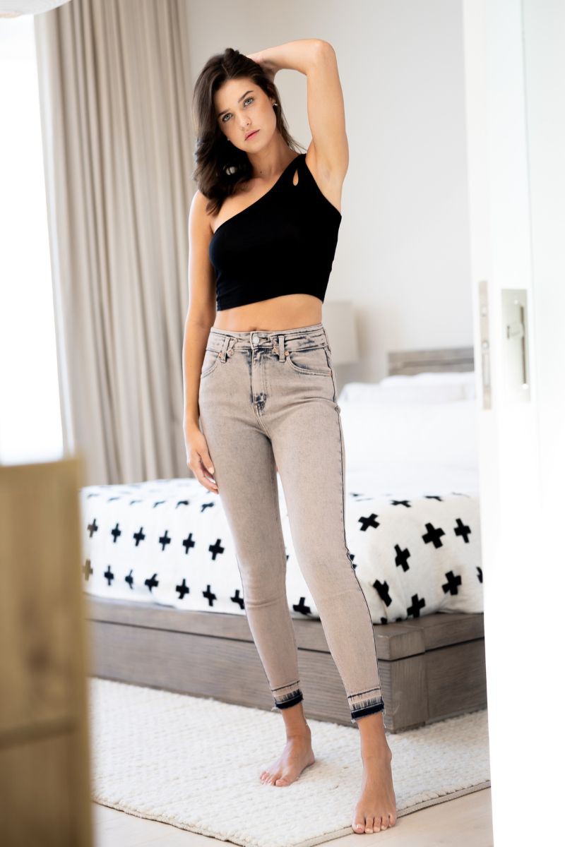 Alexis High Rise Stretch Skinny Jeans in 11 (29) view 7 - High-Waisted - Alexis High Waist Barrel Jeans Paige (bottom)