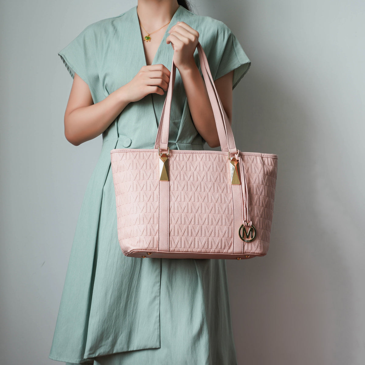 Arya Signature Tote and Set in Black view 2 - Set Tote (one-piece)