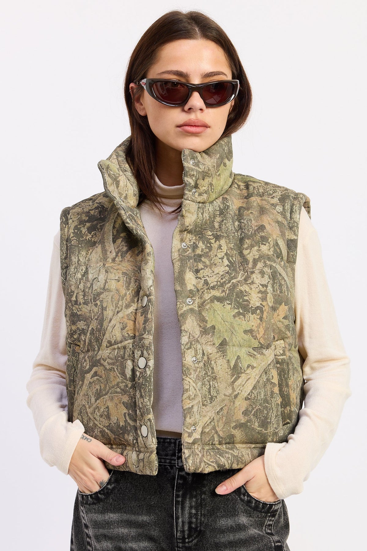 Emory Park Dinara Vest in Olive - Kurs Dinara Vesti (layer)
