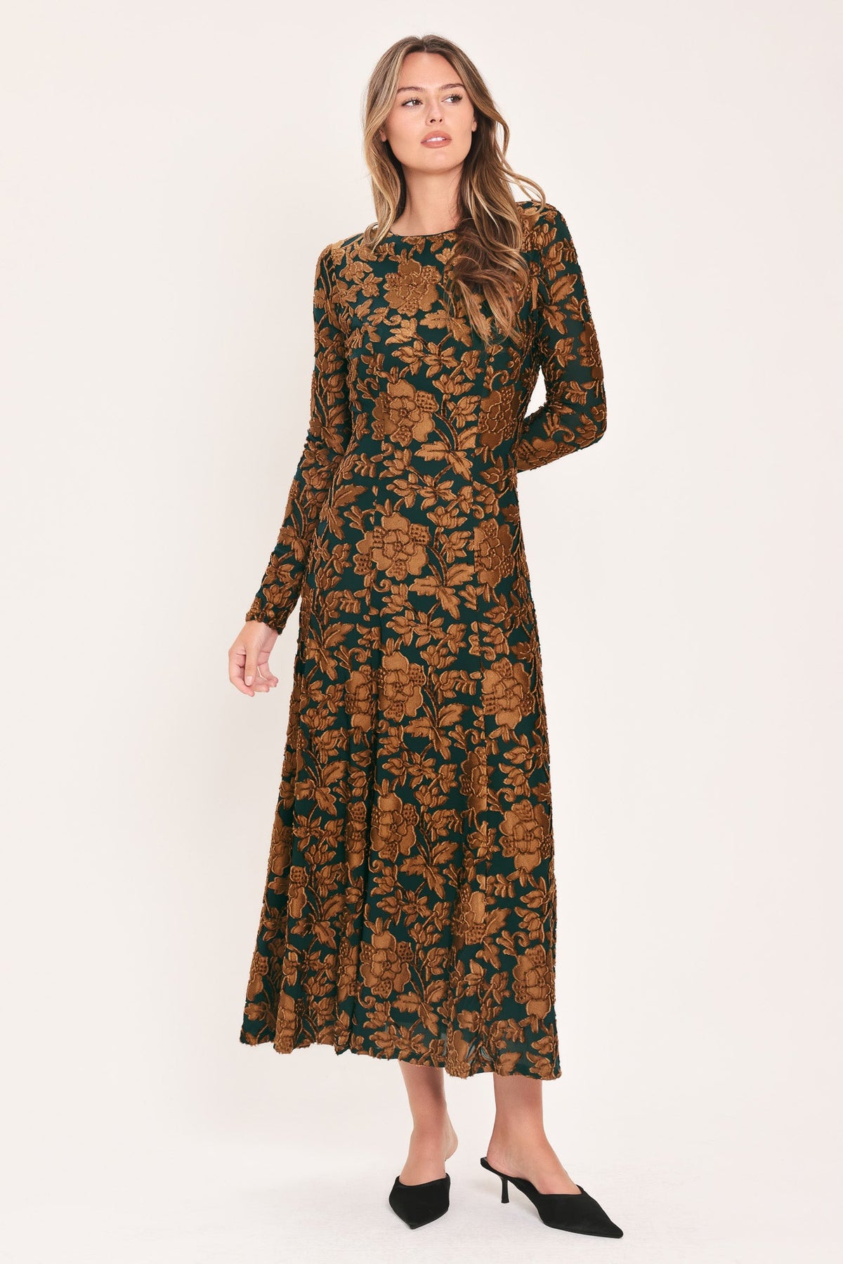 Flying Tomato Emerald Enchantment Kelly Green Burnout Velvet Maxi Dress in KELLY GREEN view 3 - Emerald Green Enchanted Dress