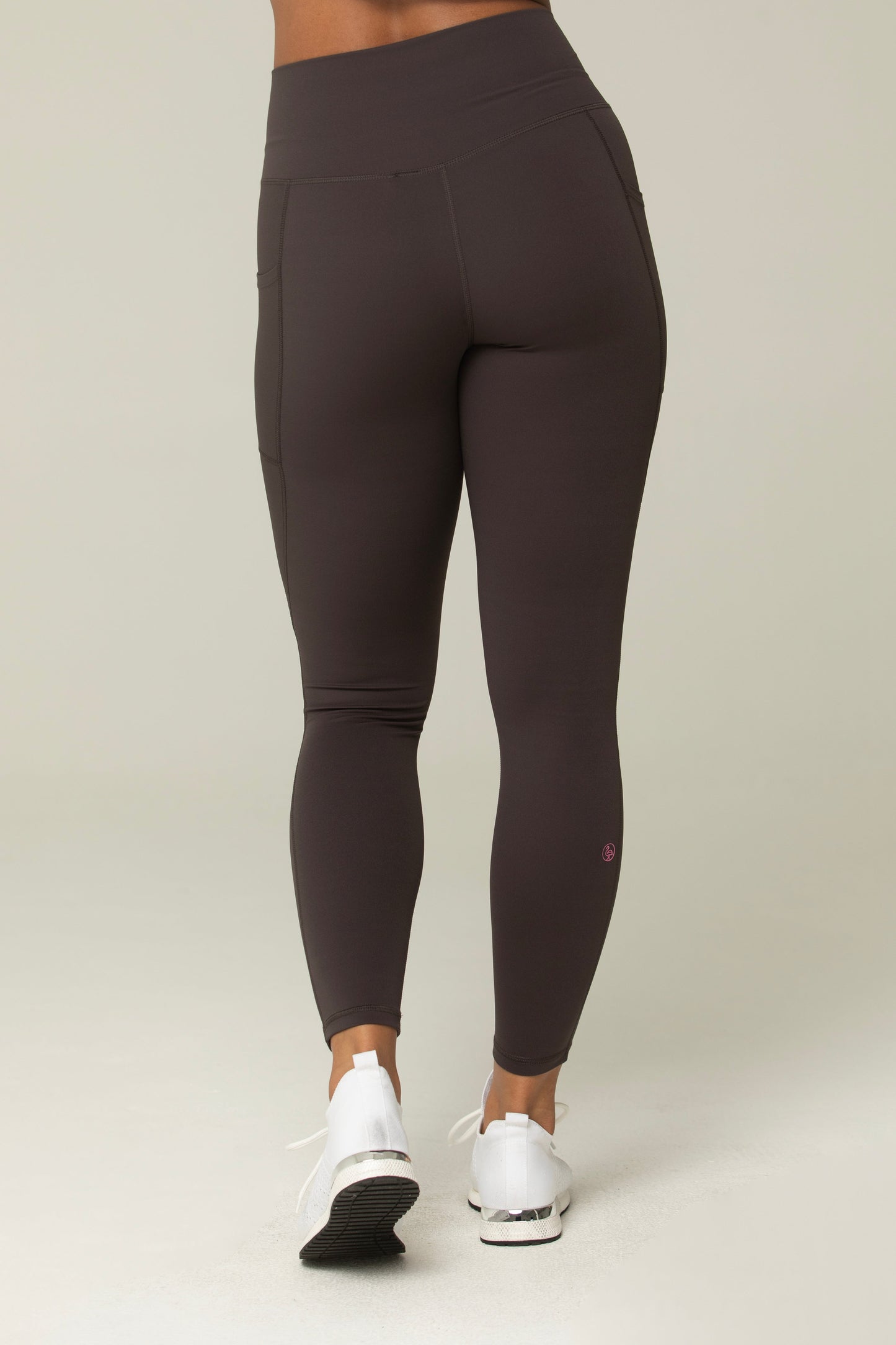 Helloday.us Day Dream Pocket Leggings in CARBON view 6 - Daydream Leggings (bottom)