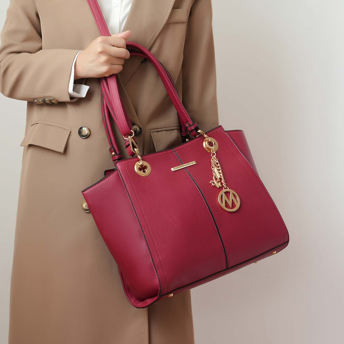 Ivy Tote Bag and Set in Tawny view 2 (one-piece)