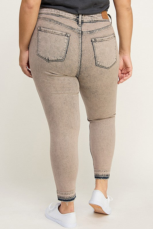 Maria plus High Rise Stretch Skinny Jeans in P-22 view 4 - High-Waisted (bottom)