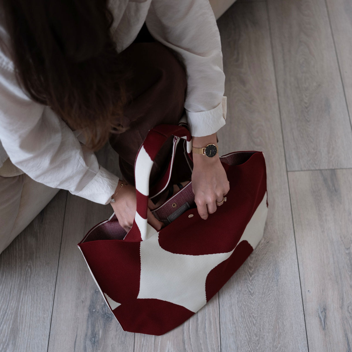 Moody Red Blend Signature Tote view 9 (bag)