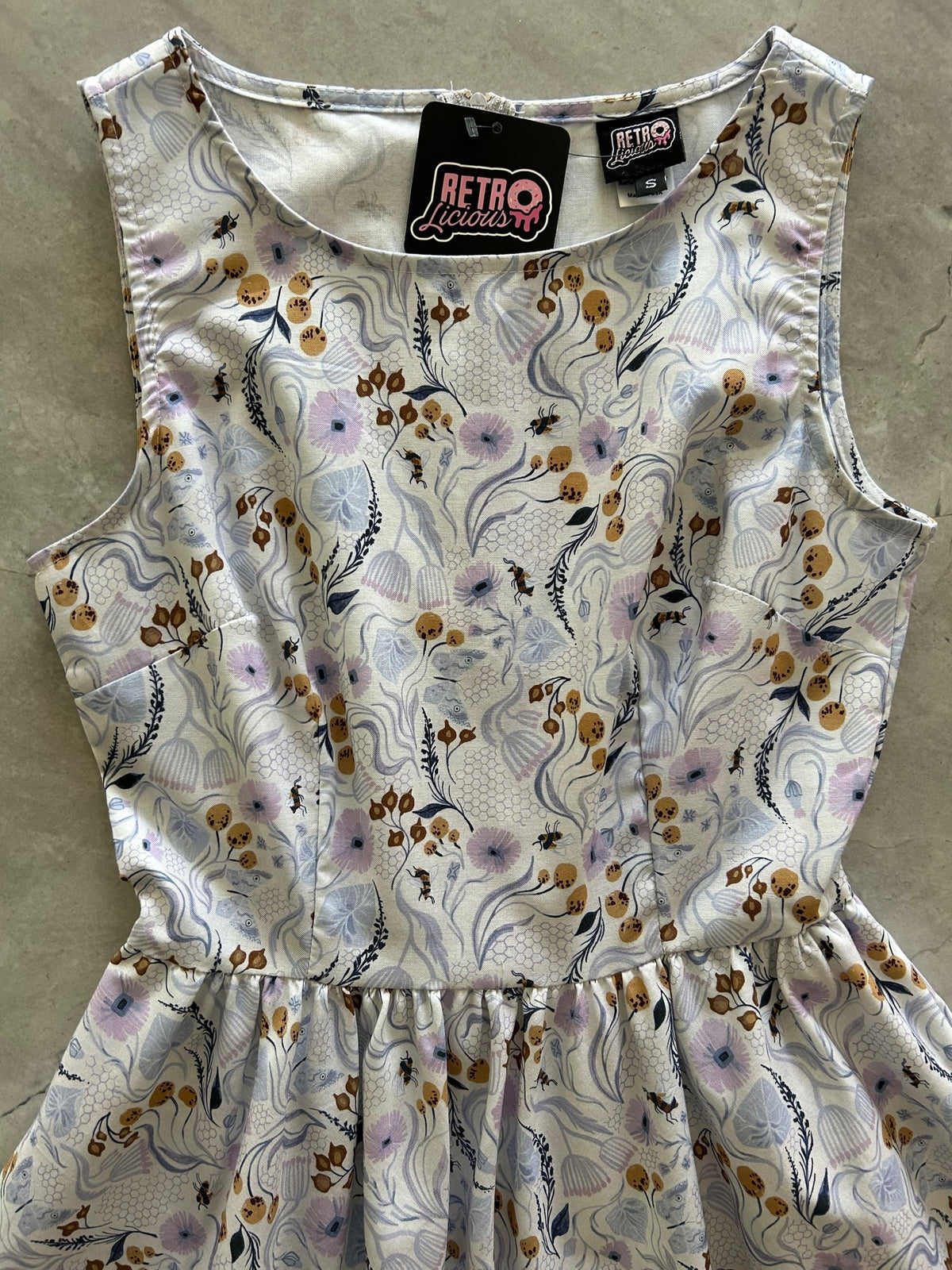 Retrolicious Pollinators Vintage Dress in 1X view 6 - Pol Dress