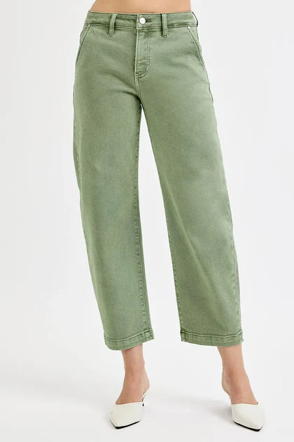 Women's date night outfit ideas with high rise crop barrel jeans