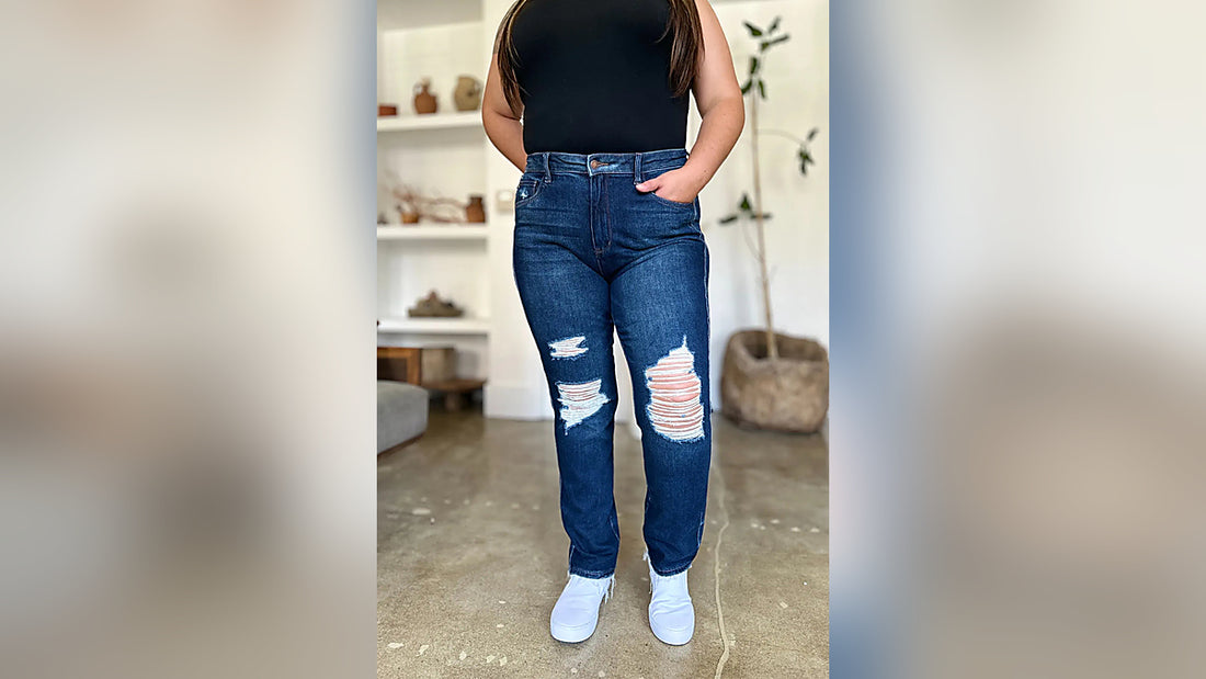Straight-Leg Jeans Outfit Formulas for Every Body Shape - Jeans outfit formulas and boutique fashion guide at MeeeShop