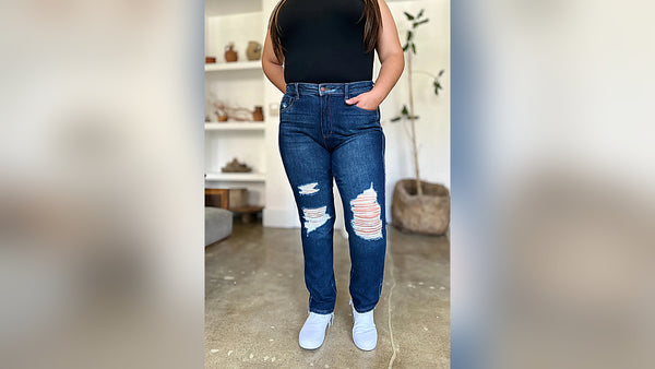 Straight-Leg Jeans Outfit Formulas for Every Body Shape - US Women's Fashion & Outfit Style Guide