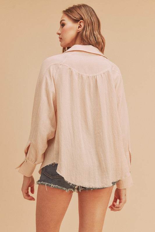 Aemi + Co Raw Hem Button Down Raglan Sleeve Shirt in Peach - us.meeeshop