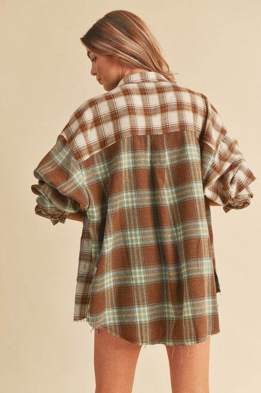 Aemi + Co Frayed Hem Plaid Button Up Flannel Shirt in Brown/White/Sage - us.meeeshop