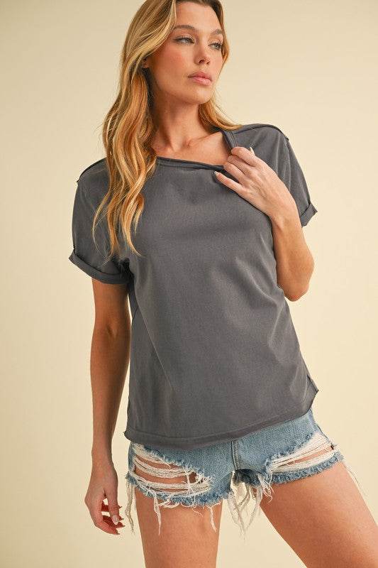 Aemi + Co Exposed Seam Round Neck Short Sleeve T-Shirt in Charcoal - us.meeeshop