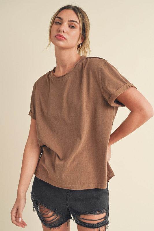 Aemi + Co Exposed Seam Round Neck Short Sleeve T-Shirt in Caramel - us.meeeshop