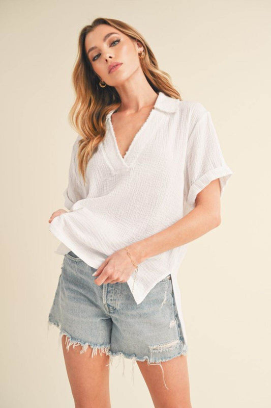 Aemi + Co Side Slit Johnny Collar Short Sleeve Cotton Gauze Blouse in White - us.meeeshop