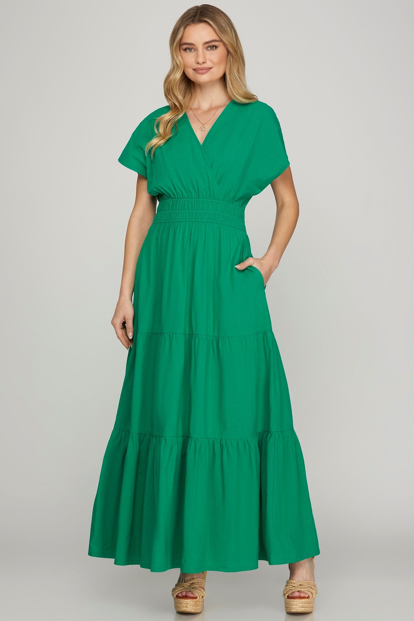 She + Sky Surplice Short Sleeve Tiered Maxi Dress With Pockets in Green - us.meeeshop