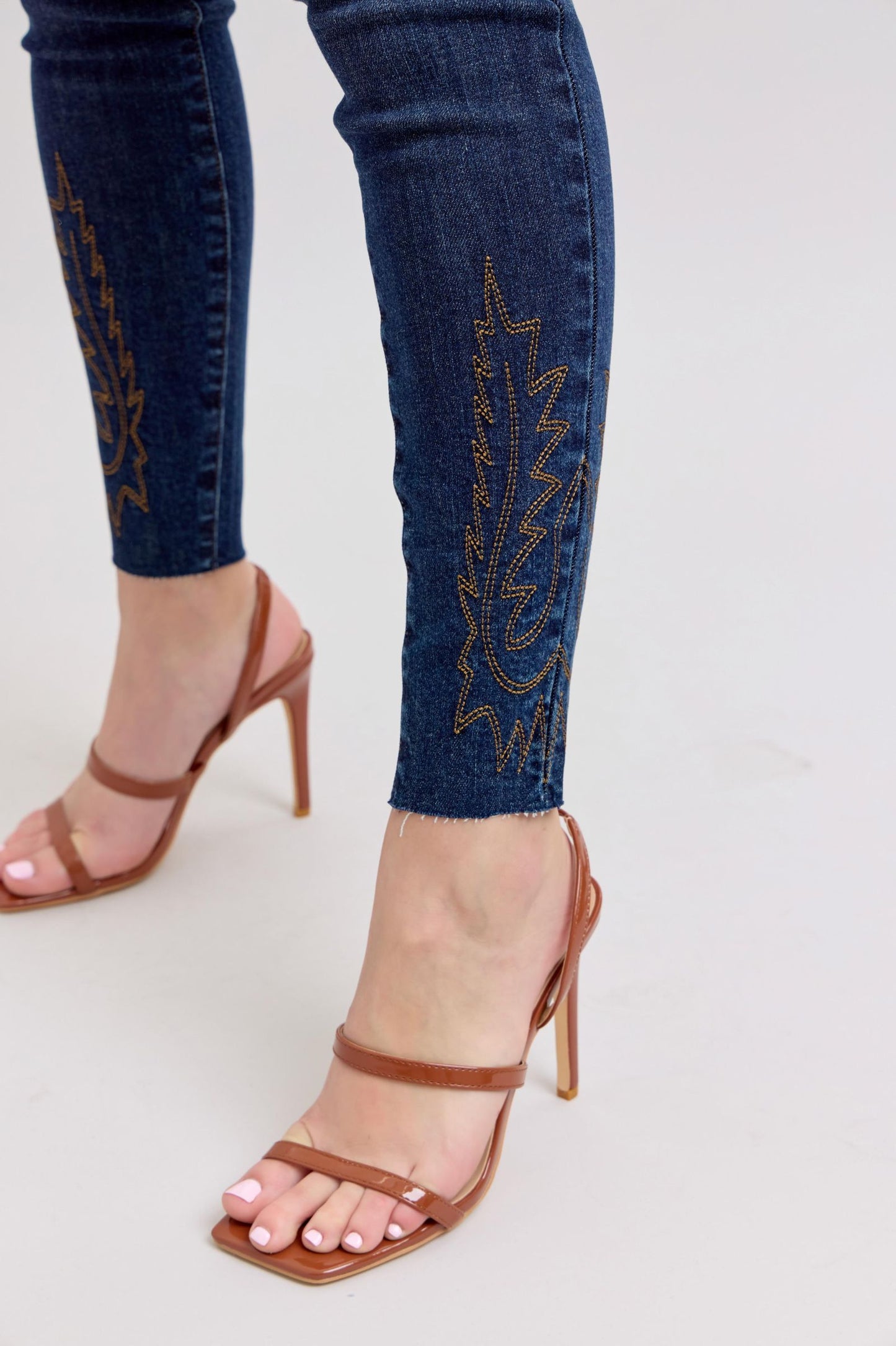 Judy Blue Full Size Embroidered High Rise Skinny Jeans Plus Size - us.meeeshop