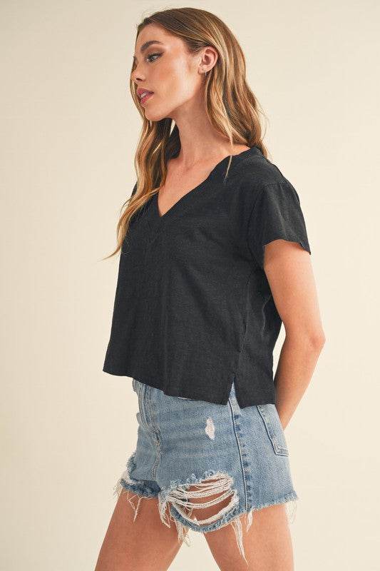 Aemi + Co Side Slit V-Neck Short Sleeve Cropped T-Shirt - us.meeeshop