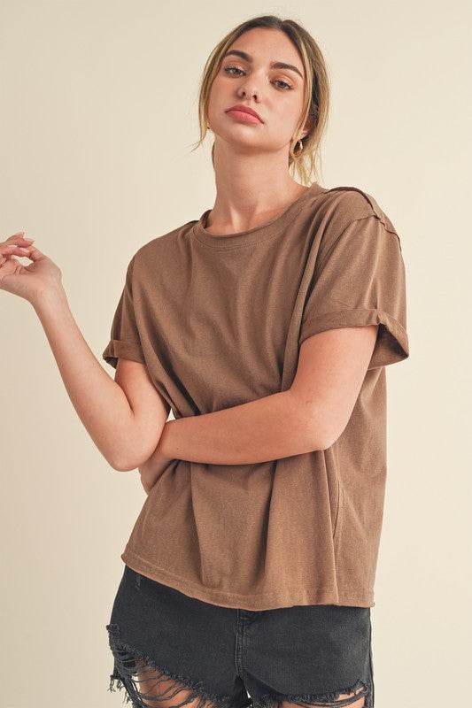 Aemi + Co Exposed Seam Round Neck Short Sleeve T-Shirt in Caramel - us.meeeshop