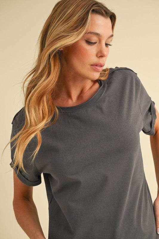 Aemi + Co Exposed Seam Round Neck Short Sleeve T-Shirt in Charcoal - us.meeeshop