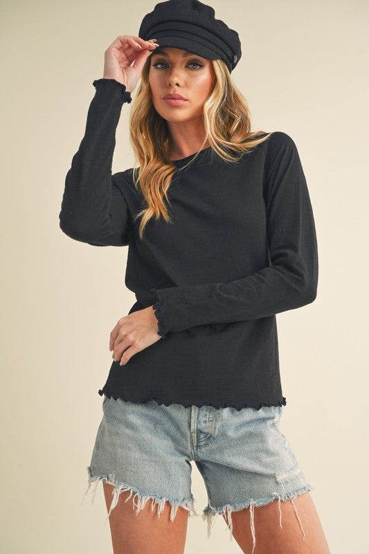 Aemi + Co Lettuce Hemline Round Neck Raglan Sleeve T-Shirt in Black - us.meeeshop