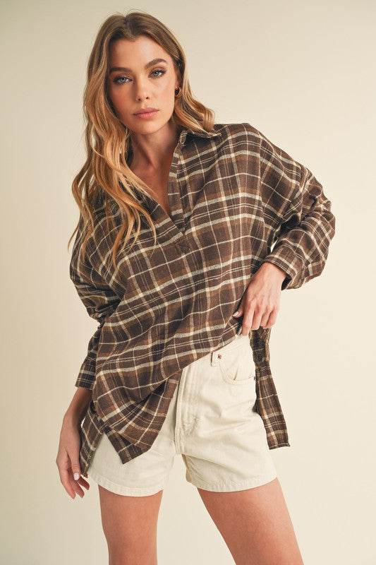 Aemi + Co Side Slit High-Low Plaid Long Sleeve Polo Shirt - us.meeeshop