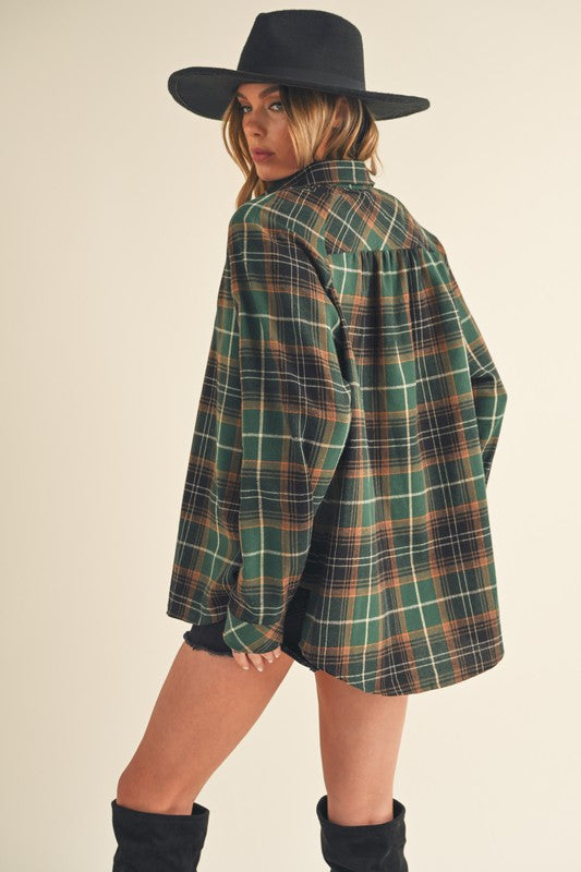 Aemi + Co Flannel Plaid Button Up Raglan Sleeve Shirt in Black Forest - us.meeeshop