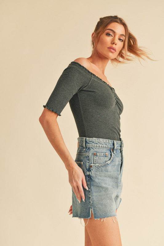 Aemi + Co Ruched Frill Off-Shoulder Half Sleeve Knit Top - us.meeeshop