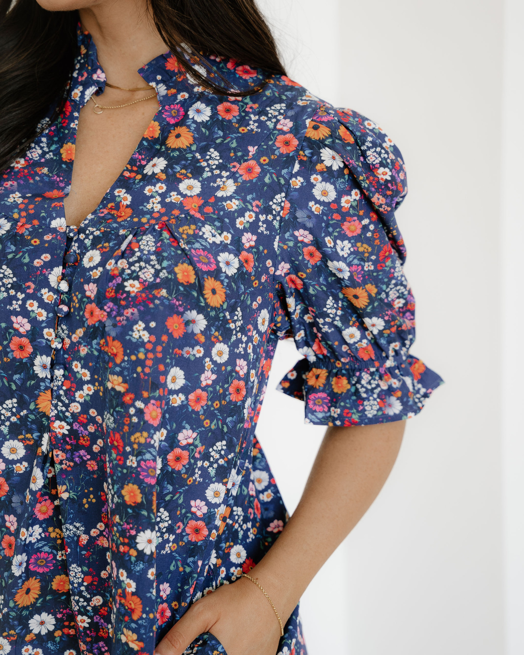 serena wild daisy Serena Wild Daisy Floral Split Neck Short Puff Sleeve Mini Dress view 7 (dress) - shop at us.meeeshop