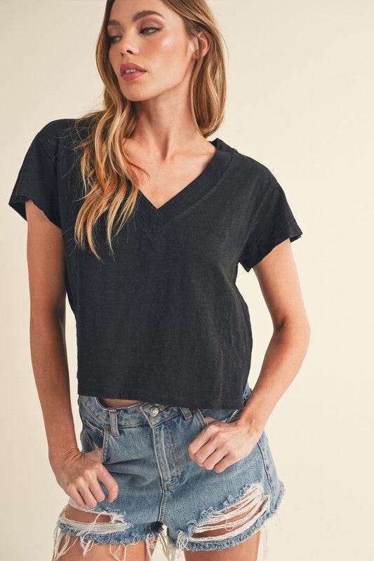 Aemi + Co Side Slit V-Neck Short Sleeve Cropped T-Shirt - us.meeeshop