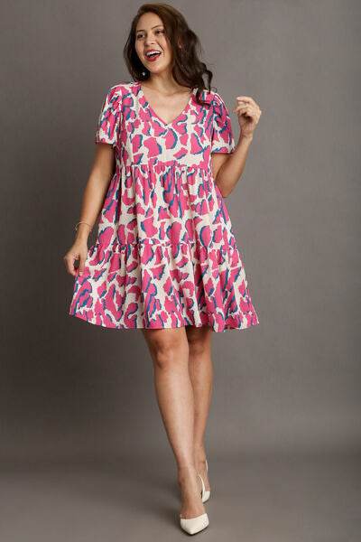 Umgee Abstract Print Pleat Detail Short Sleeve V-Neck Tiered Dress Plus Size - us.meeeshop