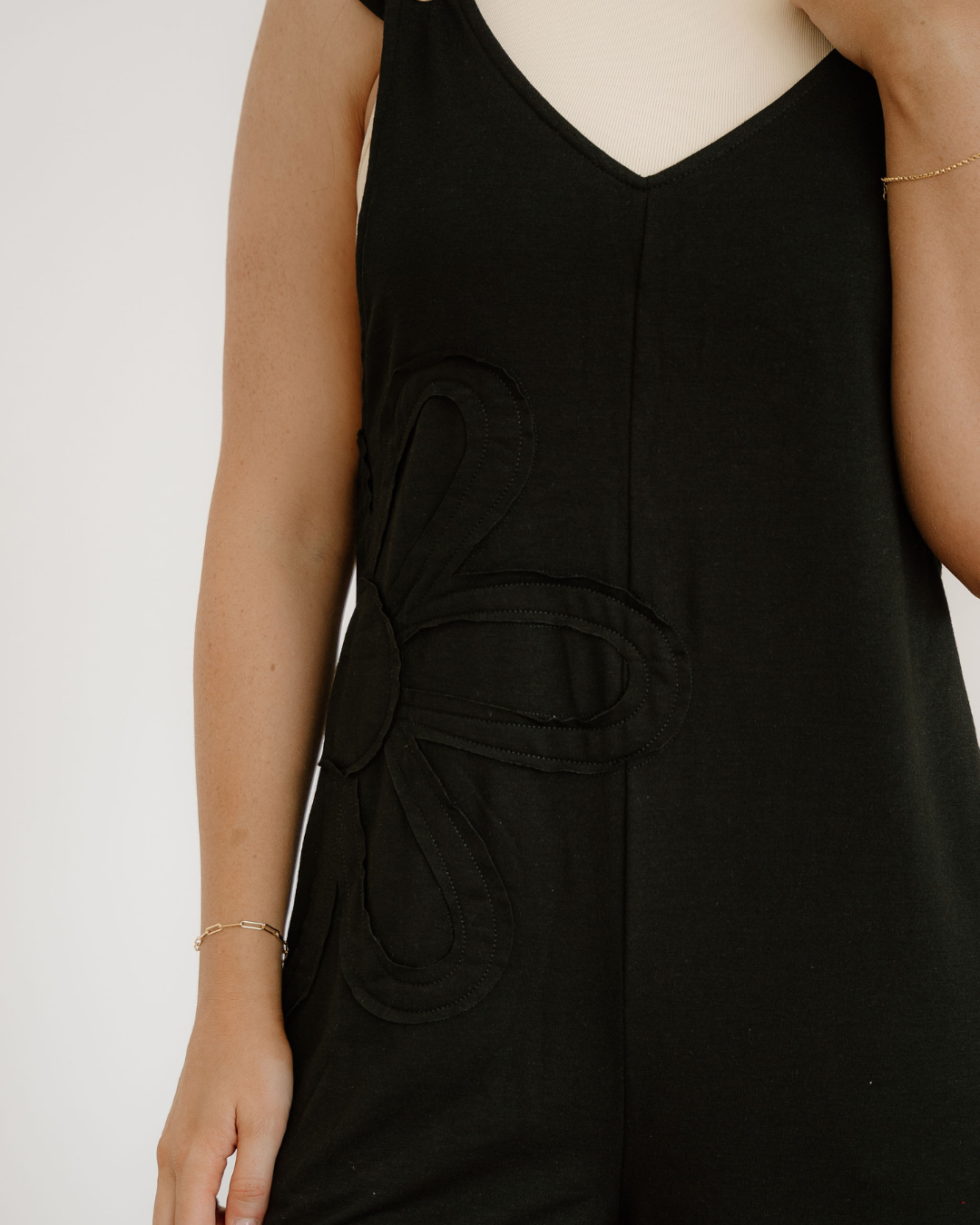 zinnia raw seam Zinnia Raw Seam Big Flower Patched Loose Overall Jumper view 7 (piece) - shop at us.meeeshop