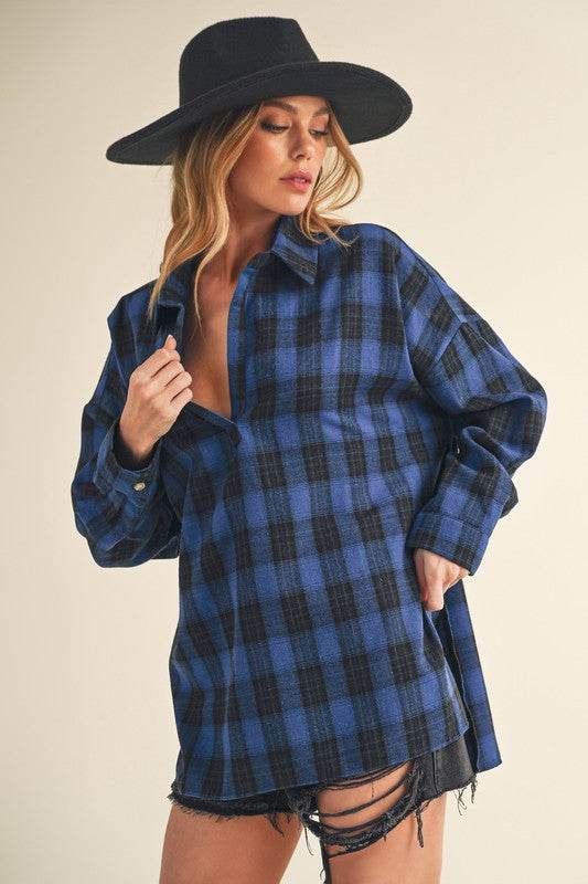 Aemi + Co Side Slit High-Low Plaid Long Sleeve Polo Shirt - us.meeeshop