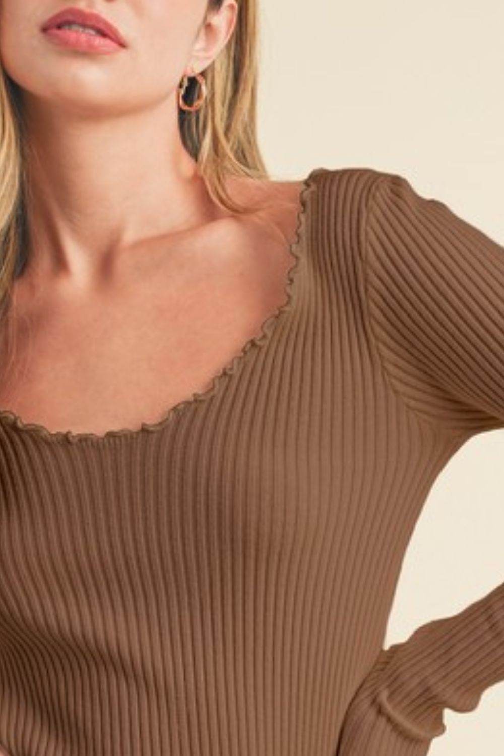 Aemi + Co Lettuce Hem Scoop Neck Long Sleeve Knit Top - us.meeeshop