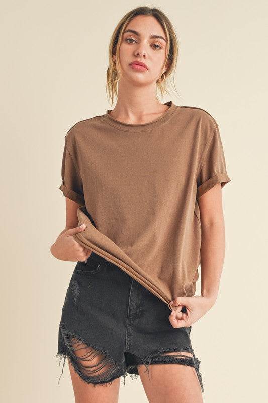 Aemi + Co Exposed Seam Round Neck Short Sleeve T-Shirt in Caramel - us.meeeshop