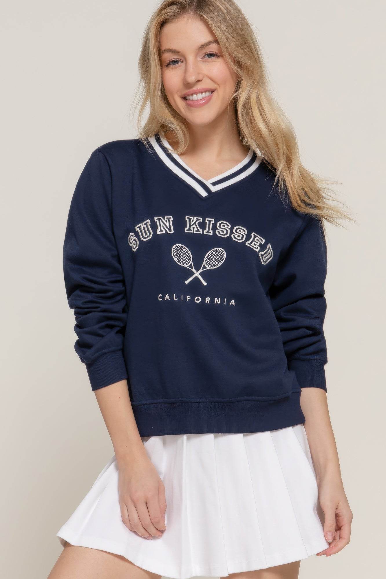 Long slv v-neck embroidered sweatshirt - us.meeeshop