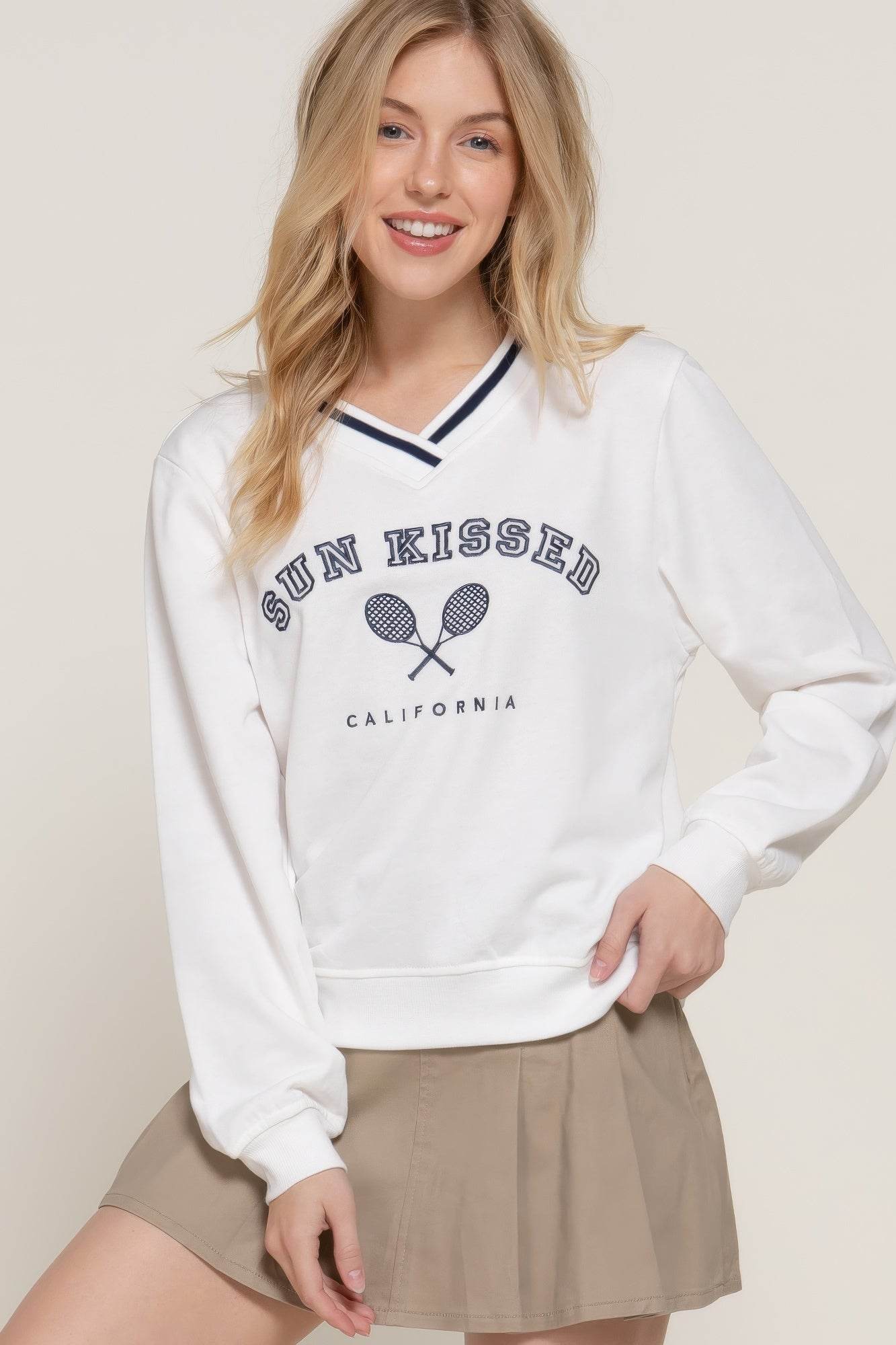 Long slv v-neck embroidered sweatshirt - us.meeeshop