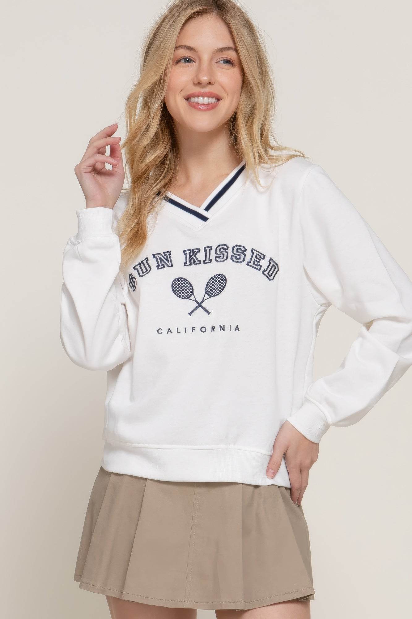 Long slv v-neck embroidered sweatshirt - us.meeeshop