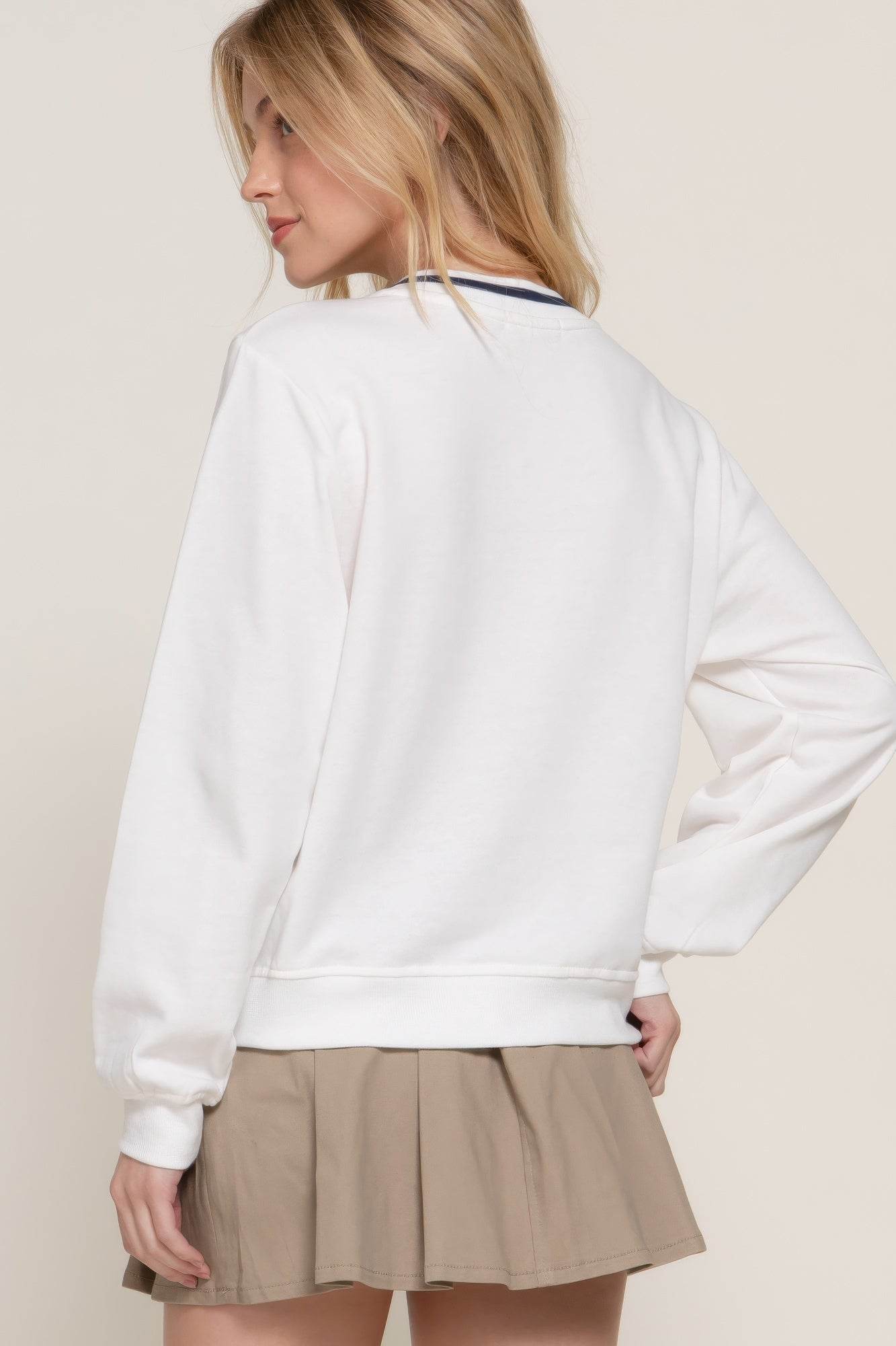 Long slv v-neck embroidered sweatshirt - us.meeeshop