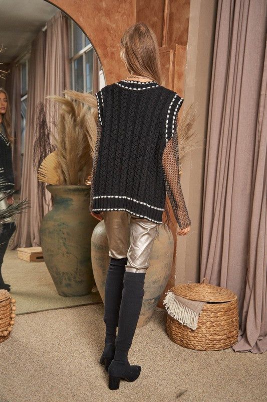 Davi & Dani Solid V-Neck Sleeveless Pocket Detail Sweater us.meeeshop - 