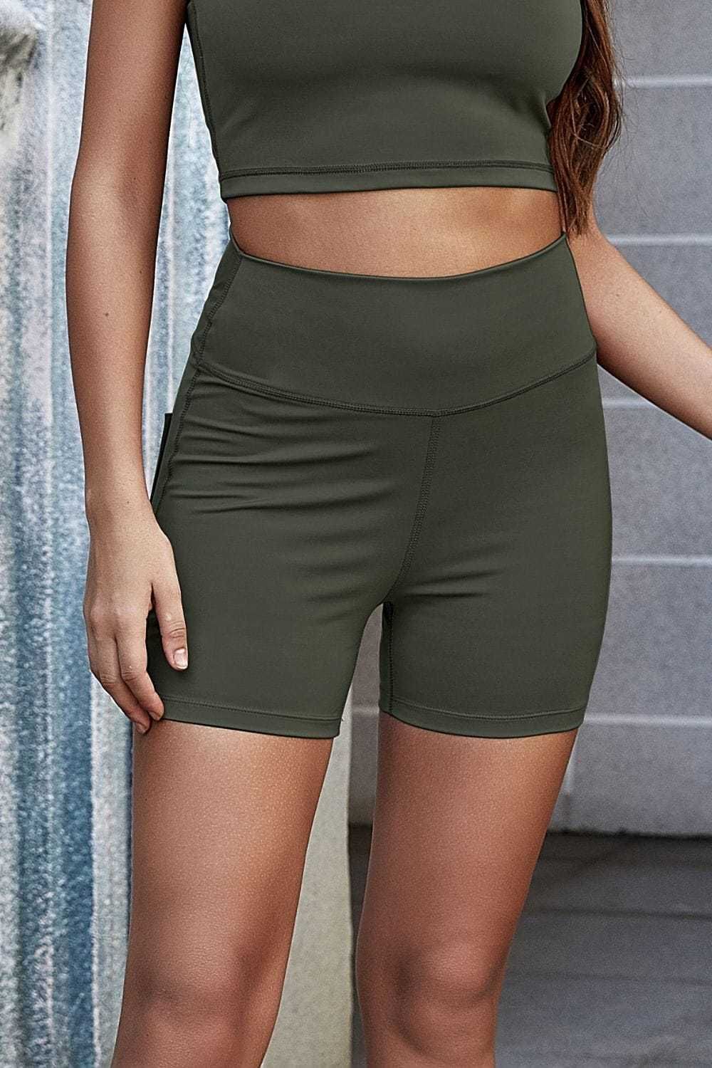 Exposed Seam Decorative Button Yoga Shorts us.meeeshop - 