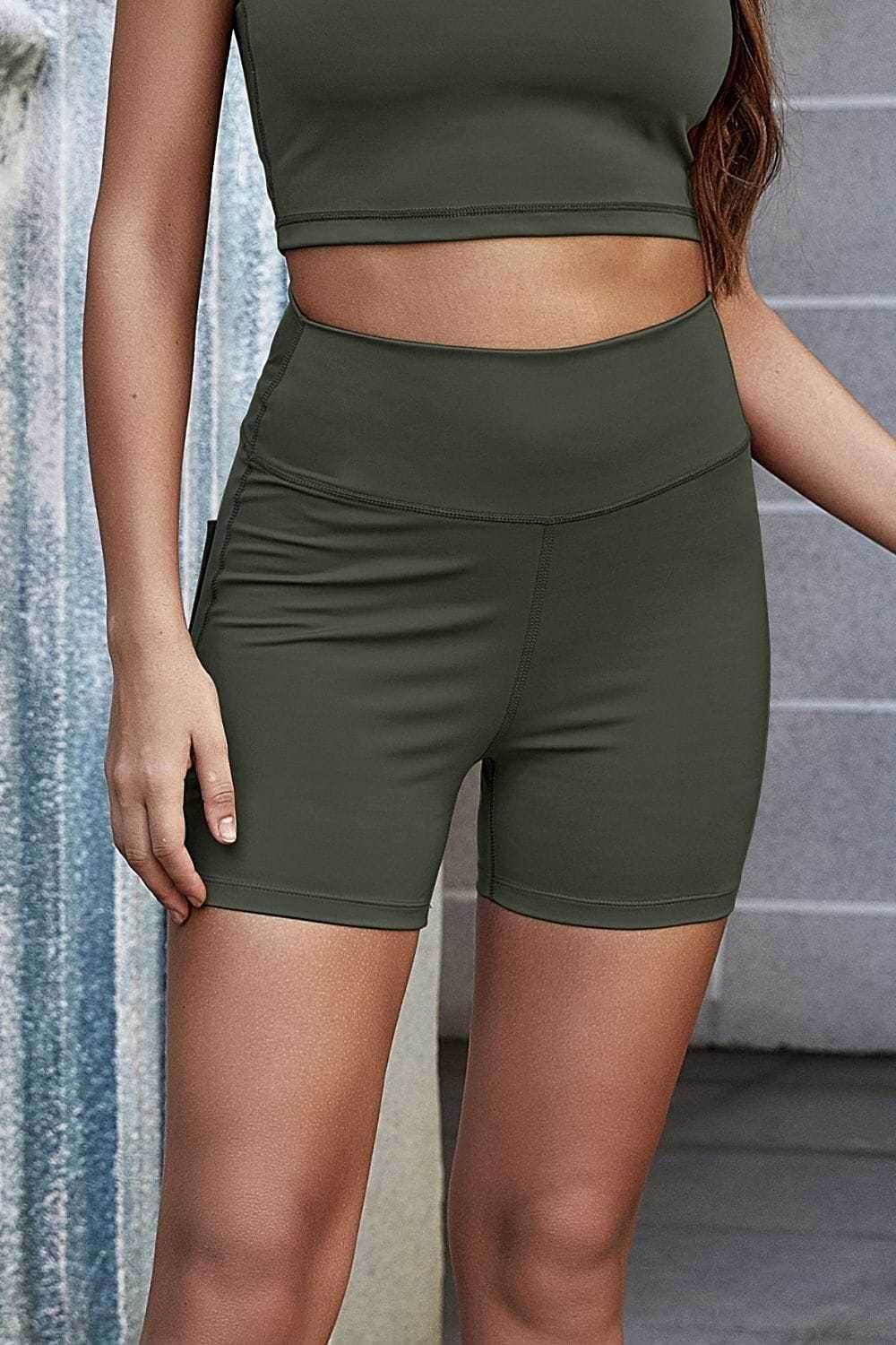 Exposed Seam Decorative Button Yoga Shorts - us.meeeshop