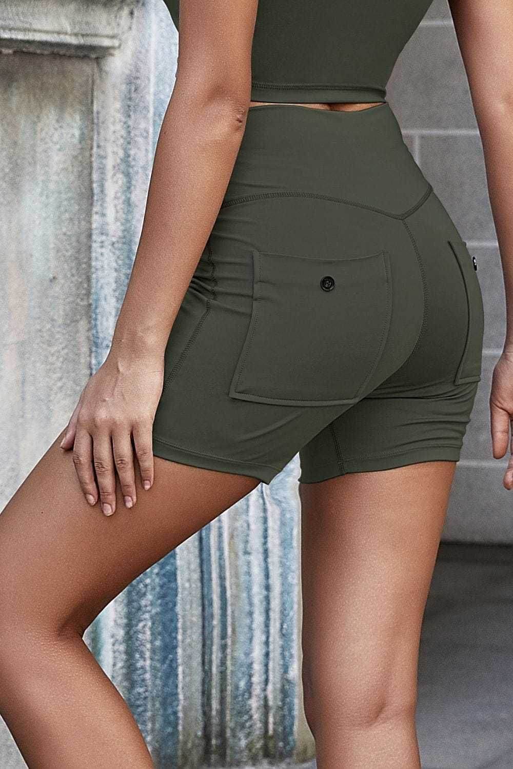 Exposed Seam Decorative Button Yoga Shorts - us.meeeshop