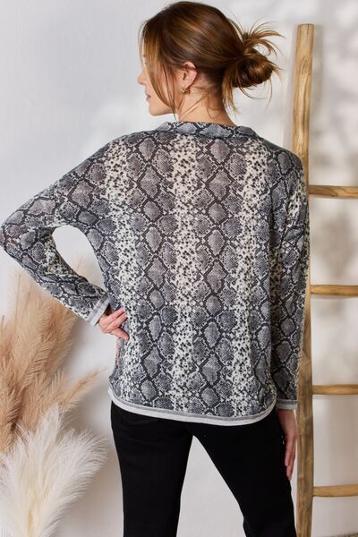 Hailey & Co Snakeskin V-Neck Long Sleeve Top us.meeeshop - 