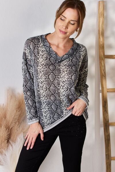 Hailey & Co Snakeskin V-Neck Long Sleeve Top us.meeeshop - 