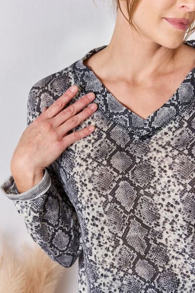 Hailey & Co Snakeskin V-Neck Long Sleeve Top us.meeeshop - 