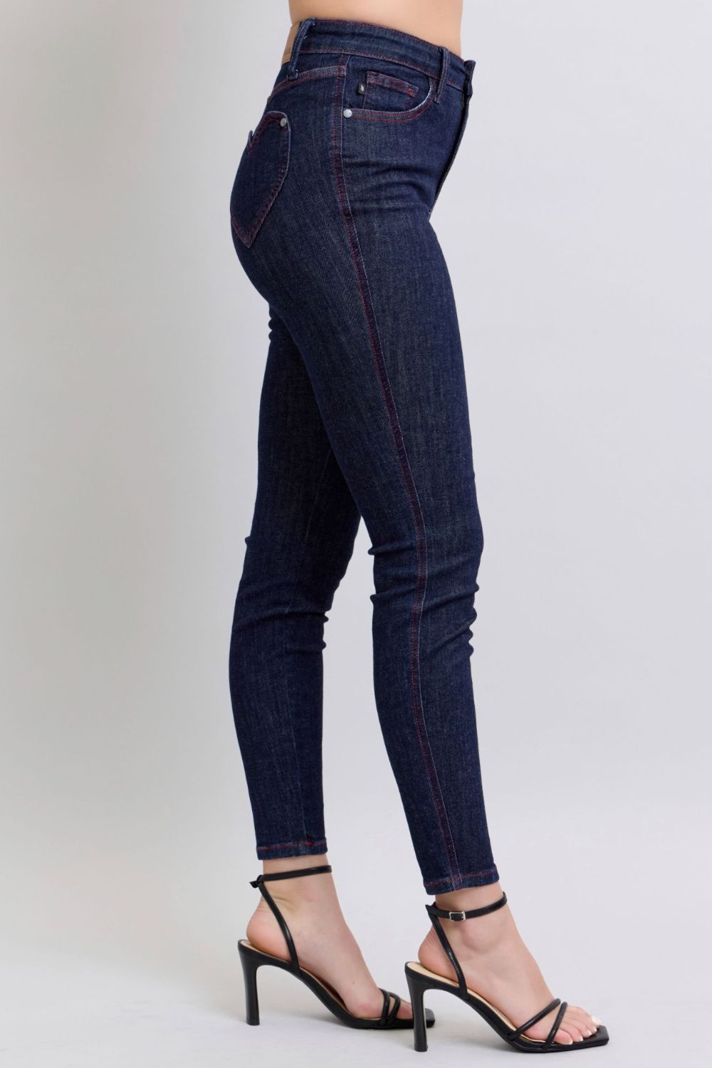 Judy Blue Full Size Heart Shaped Back Pockets Skinny Jeans us.meeeshop - 