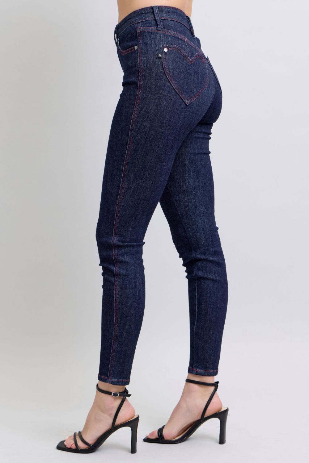 Judy Blue Full Size Heart Shaped Back Pockets Skinny Jeans us.meeeshop - 