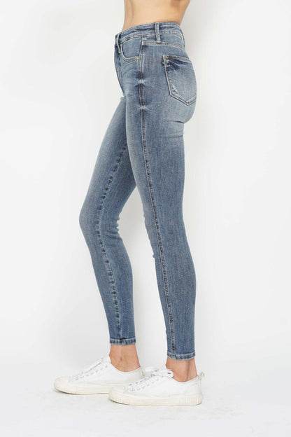 Judy Blue Full Size Tummy Control Contrast Wash Skinny Jeans us.meeeshop - 