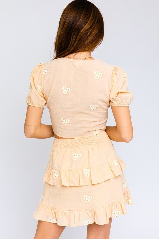 LE LIS | Half Sleeve Daisy Embroidered Top us.meeeshop - 