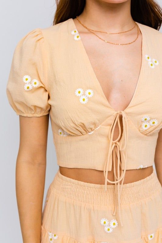 LE LIS | Half Sleeve Daisy Embroidered Top us.meeeshop - 